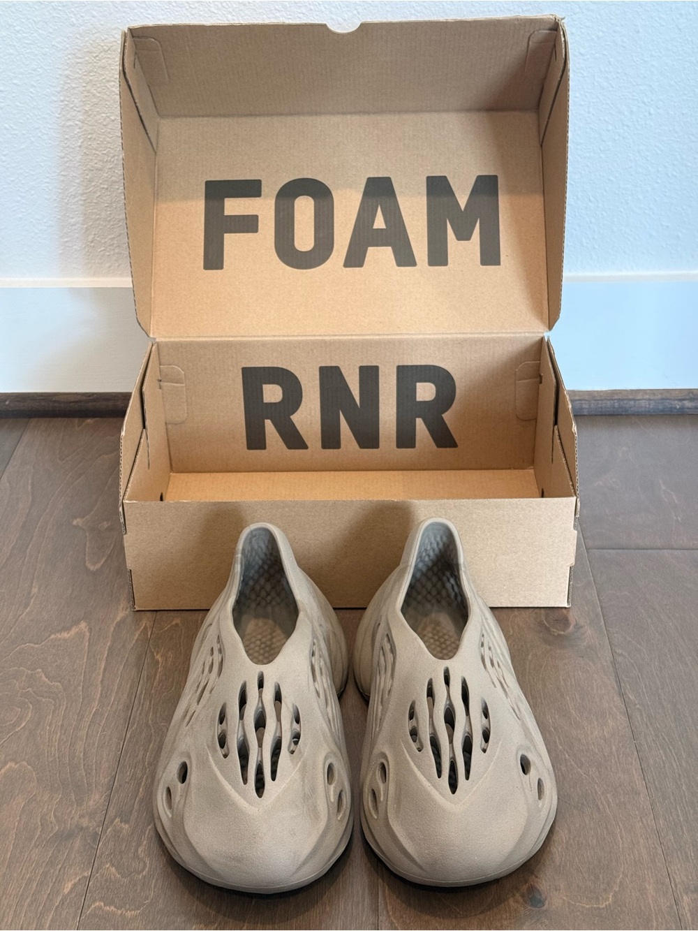 Adidas Yeezy Foam RNR Stone Sage GX4472 Men’s Size 5 in original shoe box